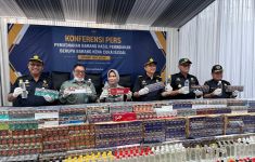 Kanwil Bea Cukai Jatim I Musnahkan Rokok & Miras Ilegal Senilai Miliaran, Tuh Lihat! - JPNN.com