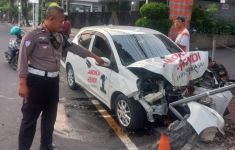 Mobil Sukarelawan Andika-Hendi Tabrak Pohon di Semarang, 2 Orang Masuk RS - JPNN.com