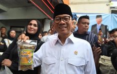 Mendes Yandri Ajak Warga Desa Fokus Kembangkan Produk Lokal - JPNN.com