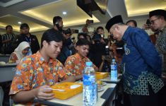 Mendikdasmen Abdul Mu'ti: Makan Bergizi Gratis Membentuk Karakter & Kepribadian Mulia - JPNN.com