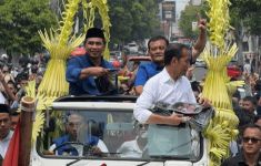 Jokowi Dampingi Ahmad Luthfi dan Gus Yasin Pawai, Disambut Puluhan Ribu Warga Banyumas - JPNN.com