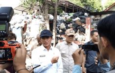 Geram Melihat Sampah di TPS Mandala Krida, Menteri LH Panggil Pemkot Yogyakarta - JPNN.com