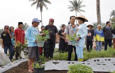 Petani Temanggung Mantap Dukung Agus Nadia: Programnya Paling Kongkret - JPNN.com