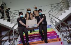 Kejari Batam Tahan 2 Tersangka Korupsi Pengelolaan Anggaran RSUD Embung Fatimah - JPNN.com