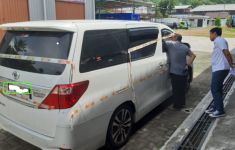 Bea Cukai Serahkan Barbuk Kasus Rokok Ilegal ke Kejari Kota Semarang, Ada Mobil Mewah - JPNN.com