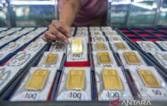 Harga Emas Antam Hari Ini 26 November Merosot, Berikut Daftarnya - JPNN.com