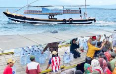 PNM Peduli Kirim Bantuan Air Minum untuk Atasi Kekeringan di Gili Ketapang - JPNN.com