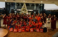 Sambut Natal, Avenzel Hotel & Convention Tampilkan Christmas Tree Lighting - JPNN.com