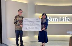 Sun Life Salurkan Rp 275 Juta untuk Korban Erupsi Gunung Lewotobi - JPNN.com