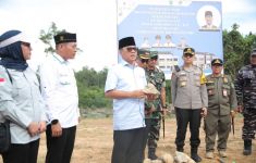 Kunjungi Desa di Kaltim, Mendes Yandri Ingin Tingkatkan Kesejahteraan Warga - JPNN.com