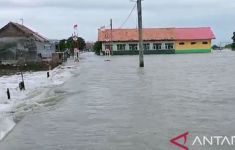 Ratusan Rumah di Karawang Terendam Banjir Rob - JPNN.com