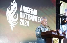 Kemdiktisaintek Berikan 315 Anugerah Diktisaintek 2024 kepada Pemangku Kepentingan PT - JPNN.com