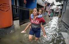 Banjir Rob Menggenangi 6 RT di Marunda dan Pluit Jakarta Utara - JPNN.com