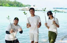 Kurangi Emisi Karbon, Atome Tanam 100 Pohon Mangrove di Kepulauan Seribu - JPNN.com