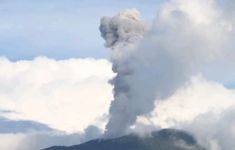 Gunung Ibu Erupsi 2 Kali, Lontarkan Abu Setinggi 500 Meter - JPNN.com