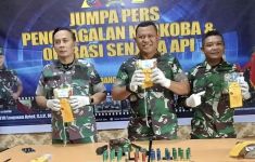 Satgas Pamtas Yonzipur Gagalkan Penyelundupan 4 Kg  Sabu-Sabu di Perbatasan RI-Malaysia - JPNN.com