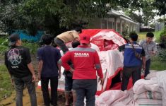 Gerak Cepat, Kemensos Salurkan Bantuan Korban Banjir Makassar - JPNN.com