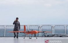 Pusat Penerbangan TNI AL Uji Fungsi Drone VTOL di Atas KRI Semarang-594 - JPNN.com