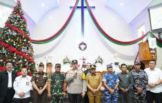 Pastikan Keamanan Natal, Irjen Iqbal Kunjungi Sejumlah di Gereja di Pekanbaru - JPNN.com