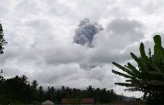 Gunung Ibu Kembali Erupsi, Semburkan Abu Vulkanik Setinggi 1.500 Meter - JPNN.com