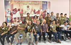 Pj Gubernur Jateng Berbagi Kasih di Hari Natal dengan Puluhan Lansia Panti Wreda - JPNN.com