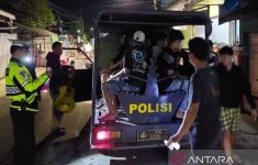 Lagi Pesta Minuman Keras, 13 Remaja Digerebek Polisi - JPNN.com