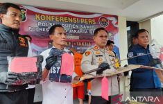 Polisi Gulung Kawanan Begal yang Beraksi di BKT, Nih Barang Buktinya - JPNN.com