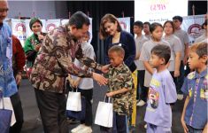 Luncurkan Gemas, Eks Panglima TNI Laksamana Yudo & Pembina FORMAS Hashim Serahkan Bantuan Kepada Anak Sekolah - JPNN.com