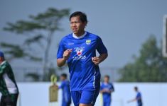 Bursa Transfer Liga 1: Ini Alasan Persib Bandung Kontrak Permanan Adam Alis - JPNN.com