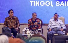 Kemdiktisaintek Usulkan Anggaran Tambahan ke DPR Khusus Tukin Dosen - JPNN.com