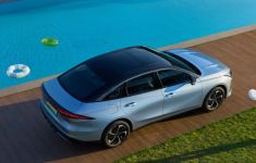 Geely Memperkenalkan Sedan PHEV Terbaru - JPNN.com