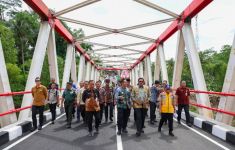 Penjabat Gubernur Jateng Resmikan Jembatan Sucipto Suwigo di Magelang, Masyarakat Antusias - JPNN.com