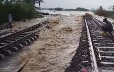 Imbas Banjir di Grobogan, 2 Perjalanan KA Daop Semarang Dibatalkan - JPNN.com