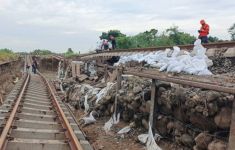 Diterjang Banjir, Jalur Kereta Api di Wilayah Grobogan Masih Terputus - JPNN.com