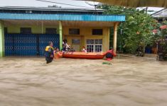 Sungai Sebalo Meluap, Ratusan Rumah Warga di Bengkayang Terendam Banjir - JPNN.com