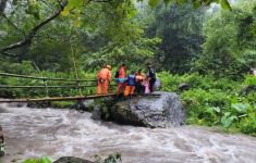 Lagi Berkemah, 3 Remaja di Jepara Tertimpa Tanah Longsor, 1 Orang Hilang - JPNN.com