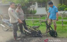 Siswa Sontoloyo, Ancam Guru Honorer Pakai Parang Hingga Membakar Sepeda Motor - JPNN.com