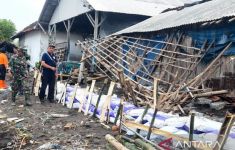 Gelombang Pasang Menghantam Rumah Warga di Situbondo - JPNN.com