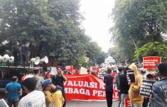 Kejari Bandung Dianggap Lalai Menangkap Terpidana Penipuan, Massa Demo Kejagung - JPNN.com