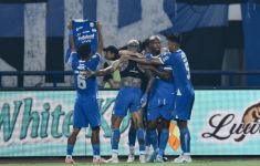 Persib Vs PSM 1-0: Ciro Cetak Gol, Terharu, Buka Baju, Dapat Kartu - JPNN.com