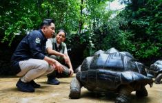 Temui Irfan Hakim di Bekasi, Menhut Raja Juli: Mengharukan - JPNN.com