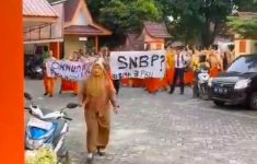 Siswa SMKN di Pekanbaru Demo Gegara Tak Bisa Daftar SNBP, Disdik Lakukan Investigasi - JPNN.com