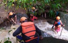 Seorang Anak Hilang Terseret Arus Sungai di Flotim, Tim SAR Lakukan Pencarian - JPNN.com