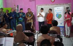 Krakatau Steel Peduli Gelar Jumat Berkah di Madrasah Ibtidaiyah Cilegon - JPNN.com