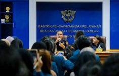 Ratusan Mahasiswa Undip Perdalam Wawasan Kepabeanan Lewat Kunjungan ke Bea Cukai - JPNN.com