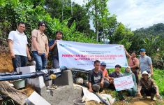 Implementasikan ESG, Telkom Beri Bantuan Sanitasi Air Bersih ke 232 Lokasi di Indonesia - JPNN.com