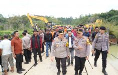 Irjen Iqbal Desak Perusahaan Bertanggungjawab Atas Kecelakaan Truk di Sungai Segati   - JPNN.com