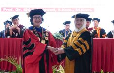 Universitas Bakrie Kukuhkan Prof. Dr. Siti Rohajawati Jadi Guru Besar di Bidang Knowledge Management - JPNN.com