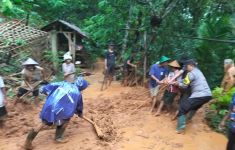 Diterjang Longsor, 1 Rumah Warga di Pacitan Rusak Parah - JPNN.com