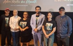 Demi Film Norma: Antara Mertua dan Menantu, Nunung Sampai Jatuh ke Got - JPNN.com